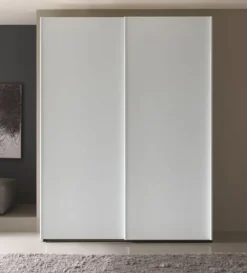 Armadio moderno con due ante scorrevoli laminato