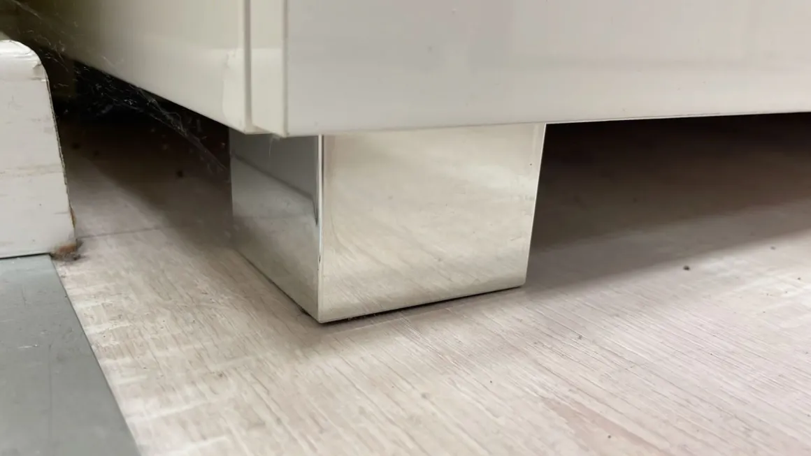 CASSETTIERA IN LAMINATO BIANCO LUCIDO 5 CASSETTI 80X44cm altezza 104cm in offerta