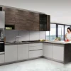 Cucina componibile in noce moro e laccato opaco