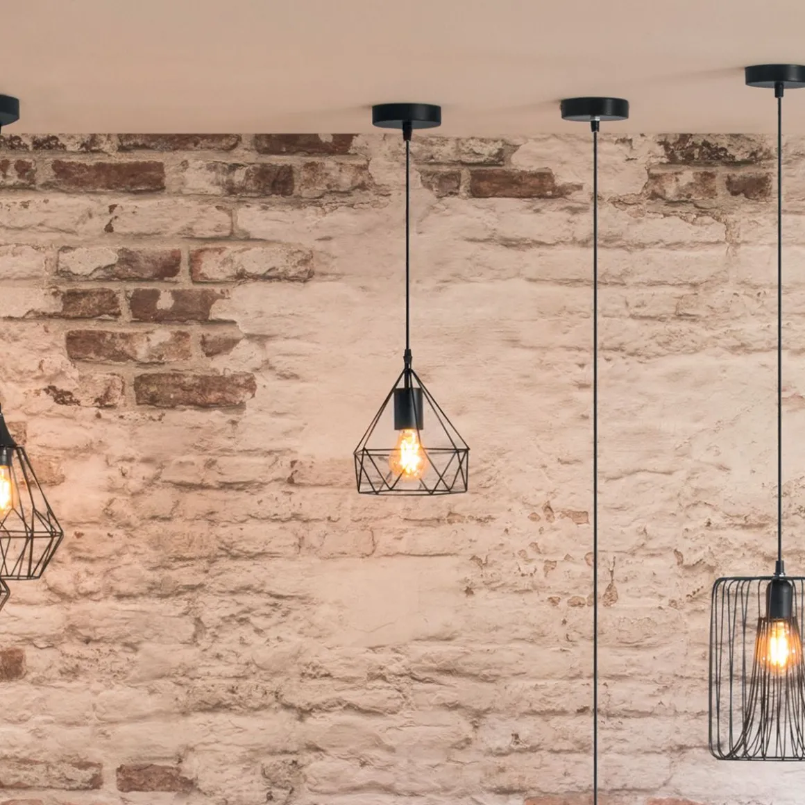 LAMPADARIO MOD. IDA DIAM. 19 H. 22 CM IN METALLO NERO E27 40W: vendita online LAMPADARIO MOD. IDA DIAM. 19 H. 22 CM IN METALLO NERO E27 40W in offerta
