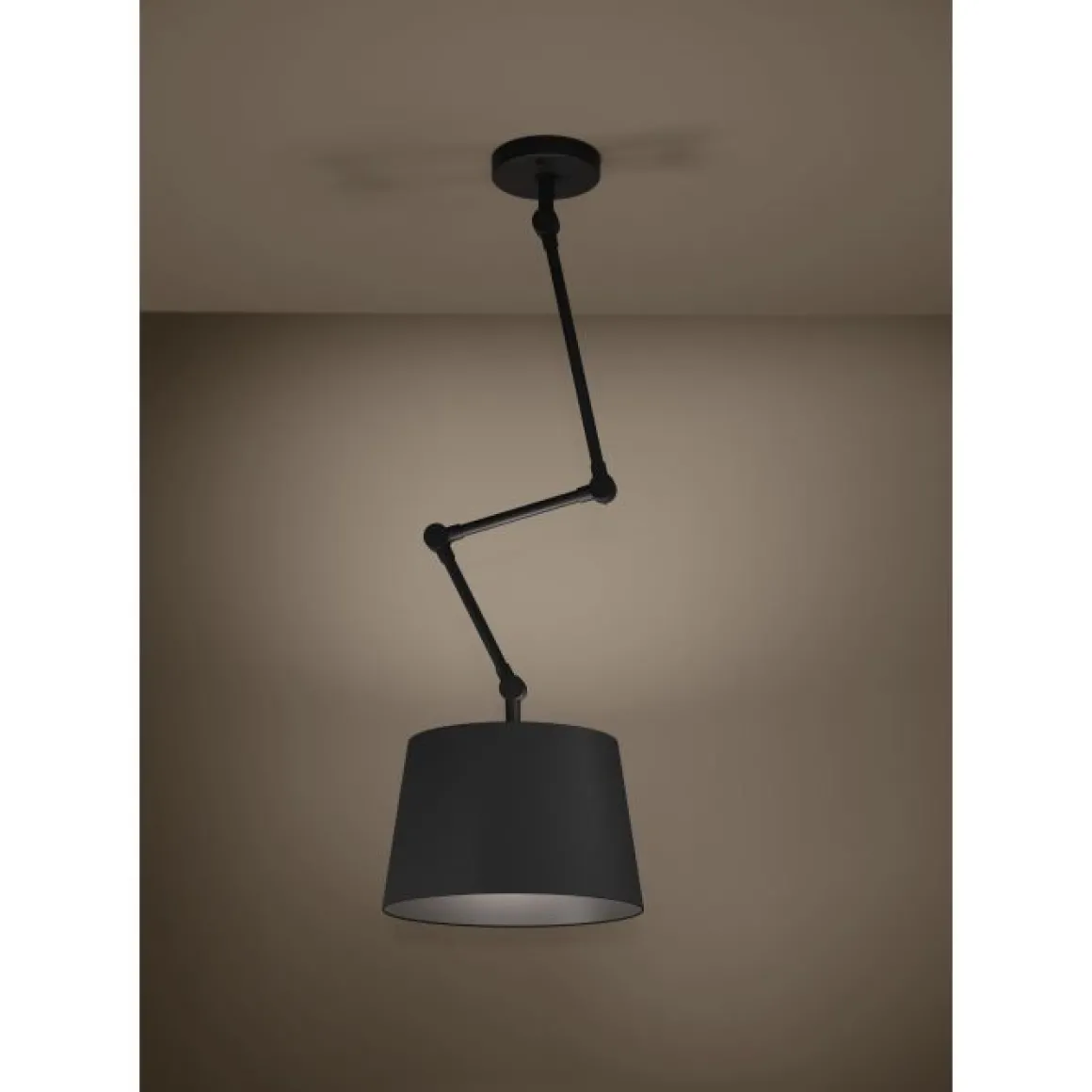 LAMPADARIO PISTUNIO NERO H. 129CM - 1X40W E27: vendita online LAMPADARIO PISTUNIO NERO H. 129CM - 1X40W E27 in offerta
