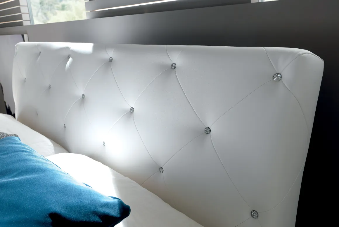 LETTO MATRIMONIALE CONTENITORE IN ECOPELLE BIANCA CON BOTTONI BRILLANTI