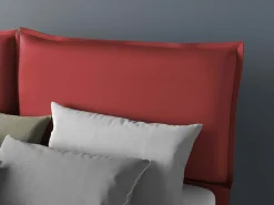 Letto matrimoniale in ecopelle rossa modello LOTO con contenitore