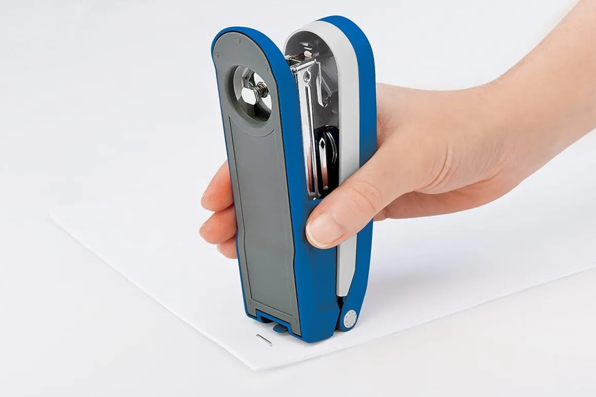 NOVUS - CUCITRICE E25 NERA E CROMO: vendita online NOVUS - CUCITRICE E25 NERA E CROMO in offerta