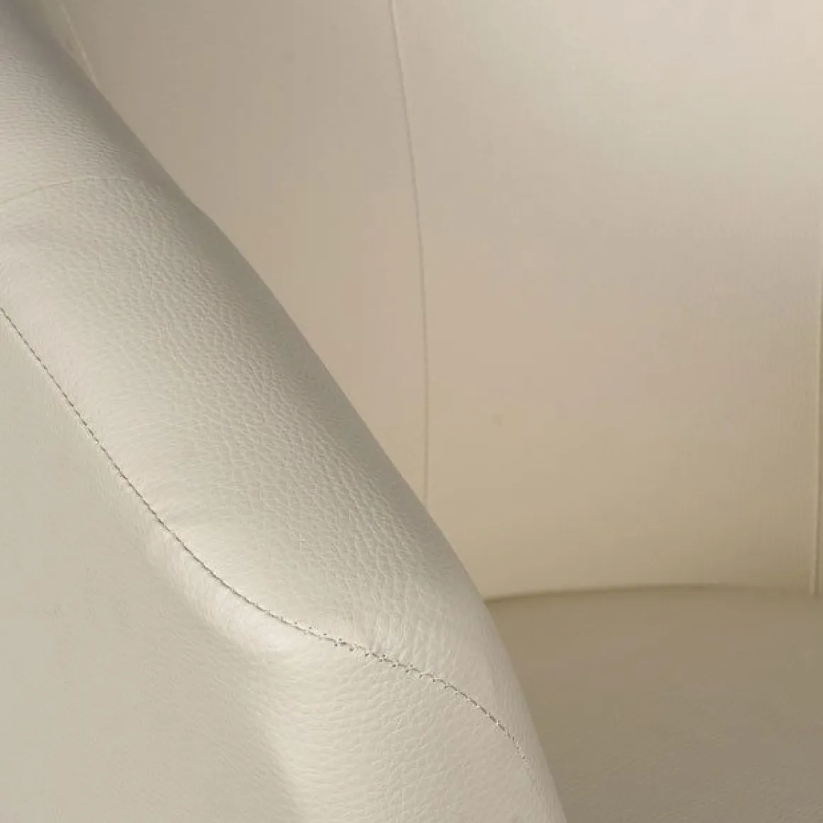 Poltrona in Ecopelle da Salotto: Modello Pegasus Beige