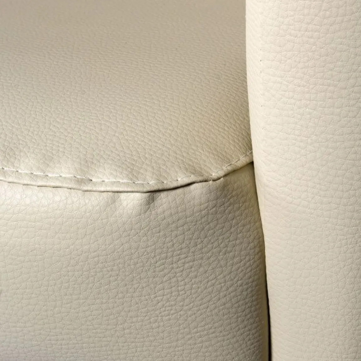 Poltrona in Ecopelle da Salotto: Modello Pegasus Beige