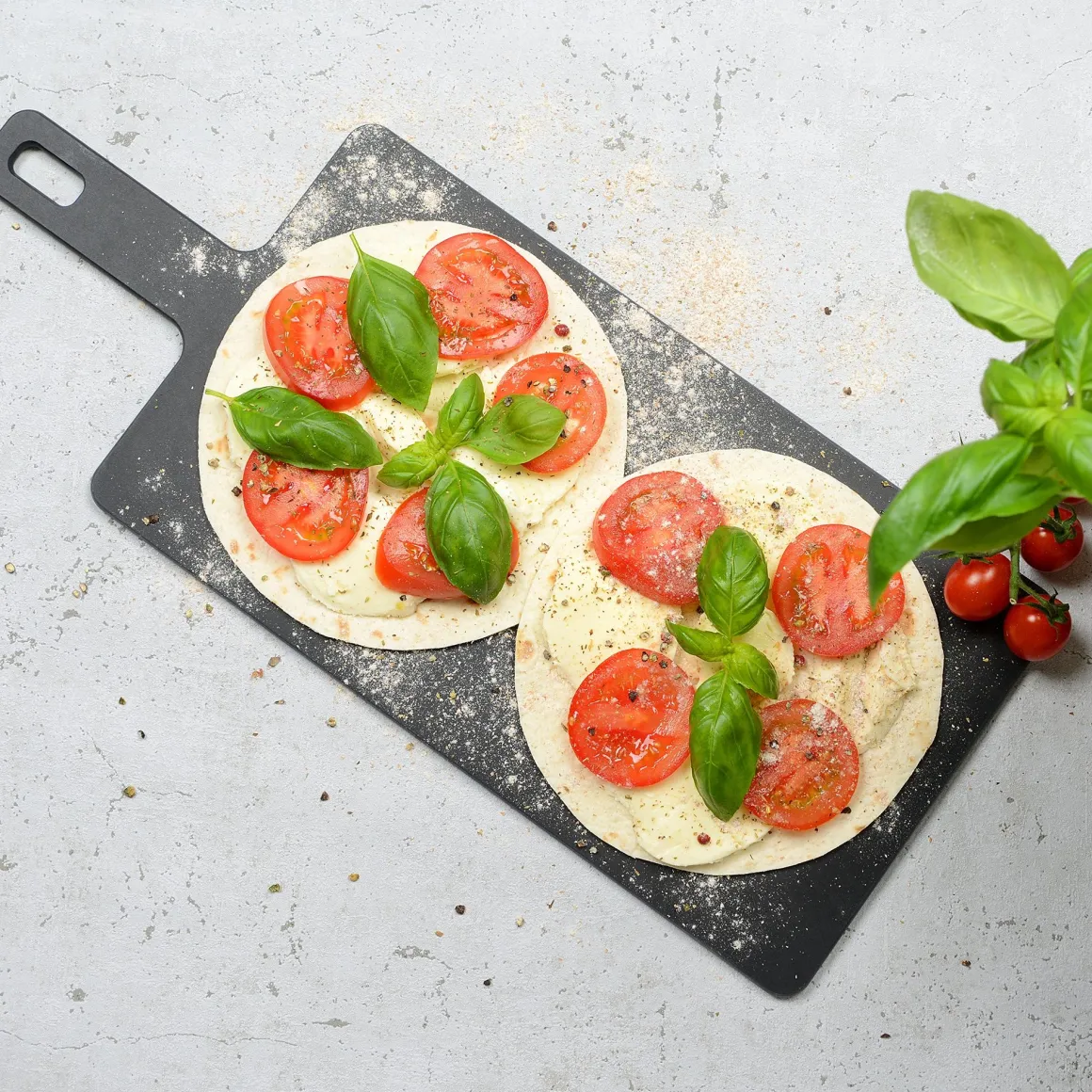 TAGLIERE SERIE GOURMET HANDY NERO 34.3X19CM