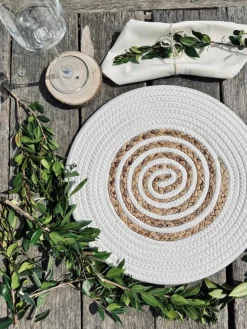 TOVAGLIETTA IN CORDA DIAM. CM 33 NATURALE CON DECORI ASSORTITI: vendita online TOVAGLIETTA IN CORDA DIAM. CM 33 NATURALE CON DECORI ASSORTITI in offerta