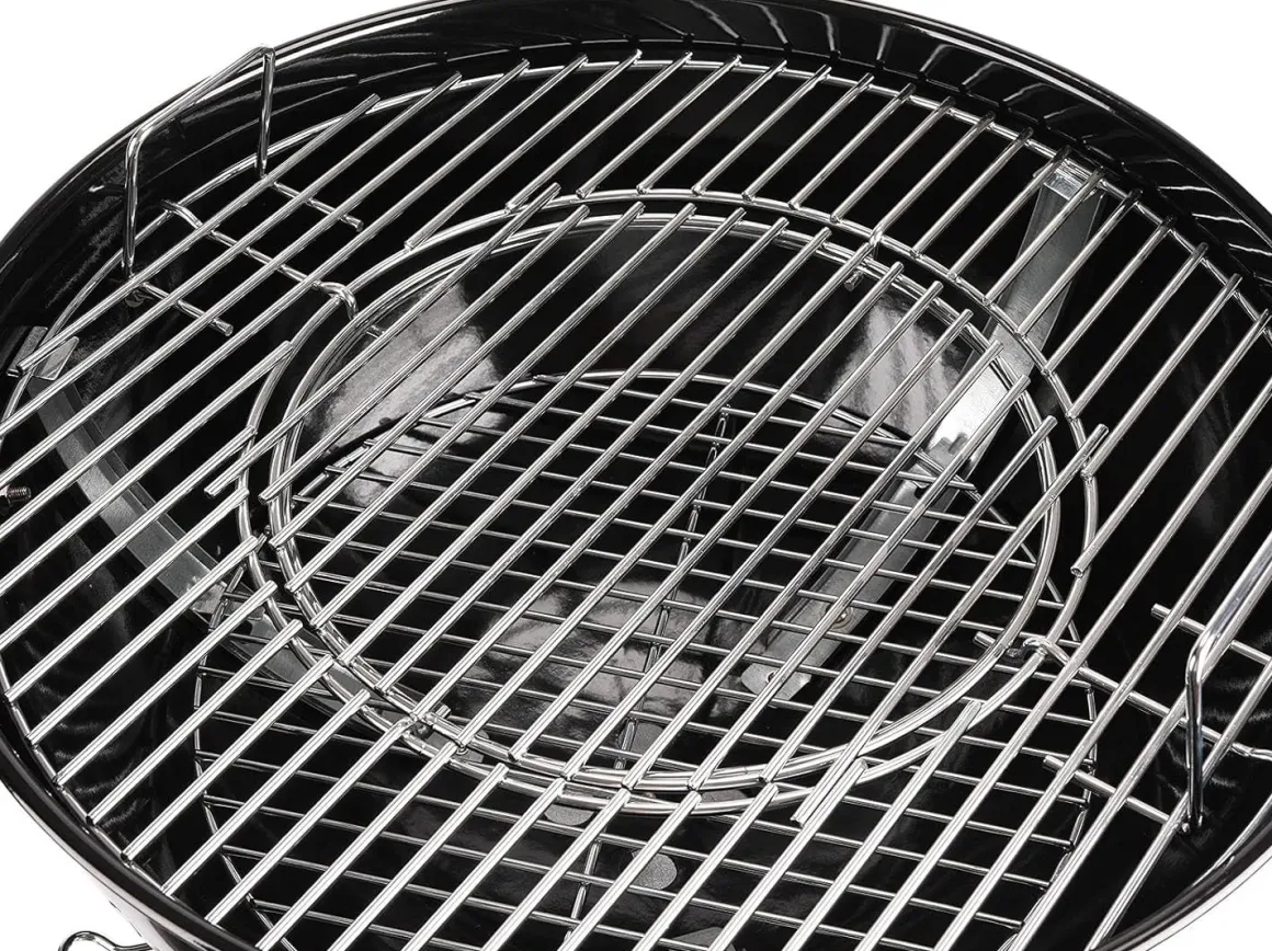 Vendita online di BARBECUE A CARBONELLA KETTLE IN METALLO NERO E CROMO