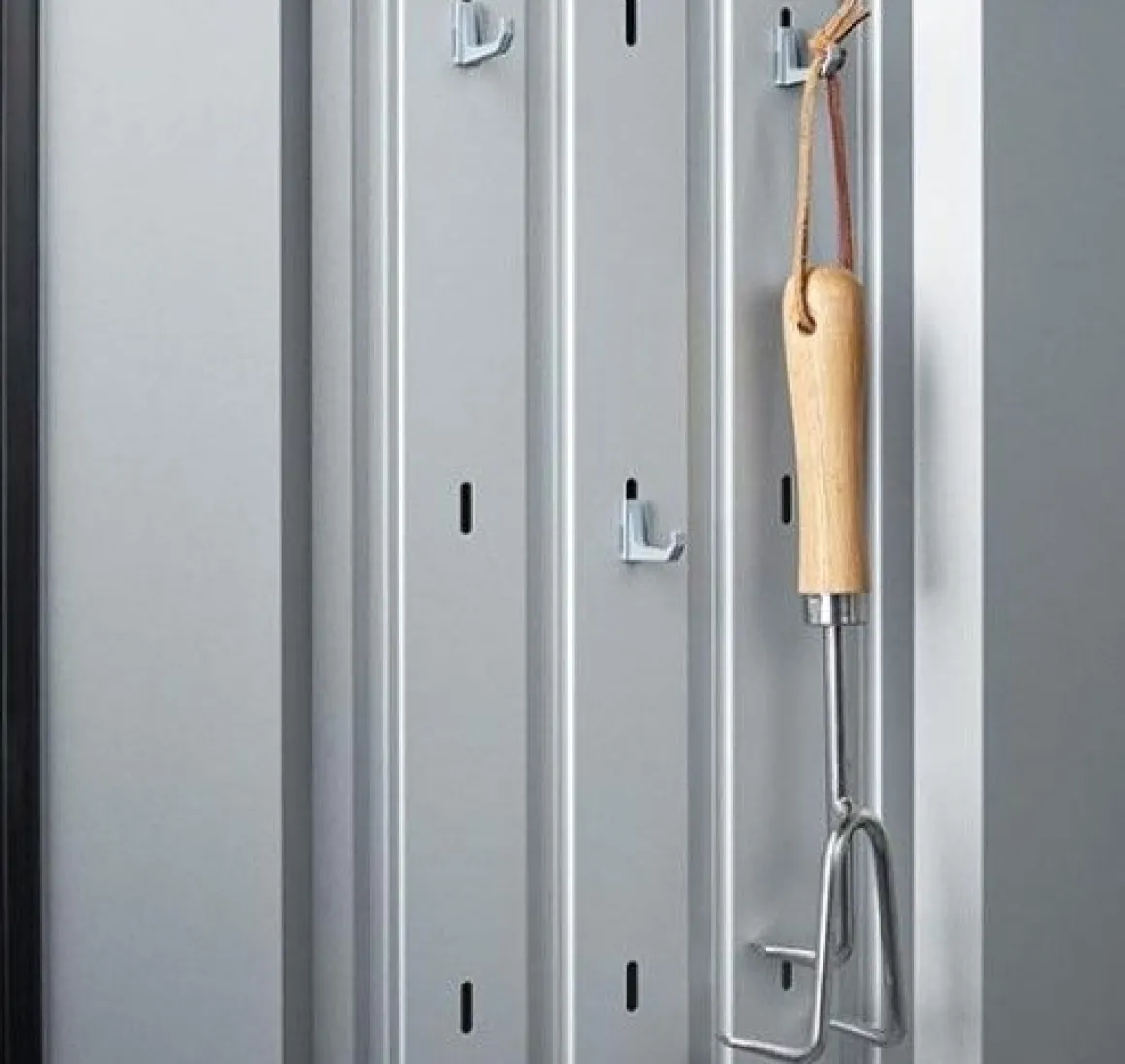 Vendita online di BIOHORT - ARMADIO ROMEO CM 132X57 H.140 GRIGIO