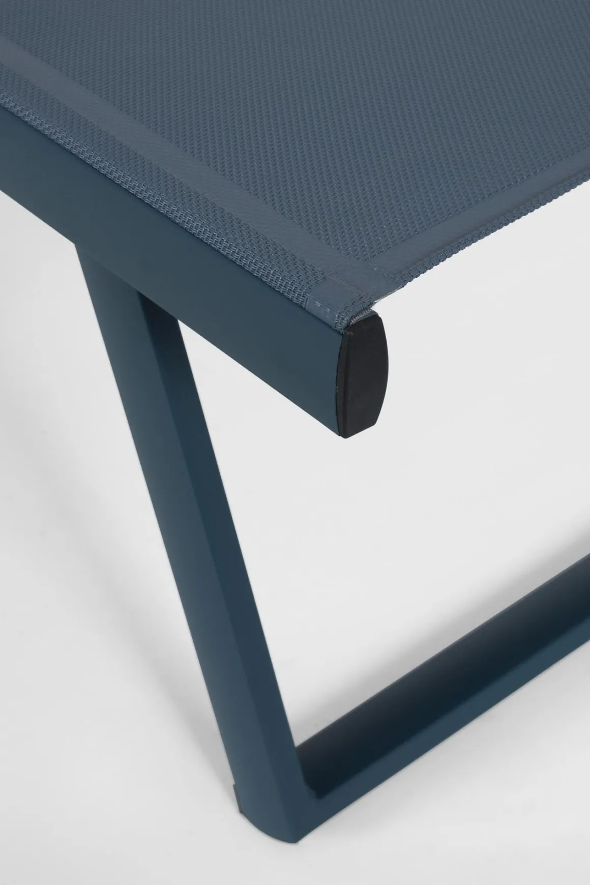 Vendita online di LETTINO PIEGHEVOLE TAYLOR IN ALLUMINIO E TEXTILENE BLU