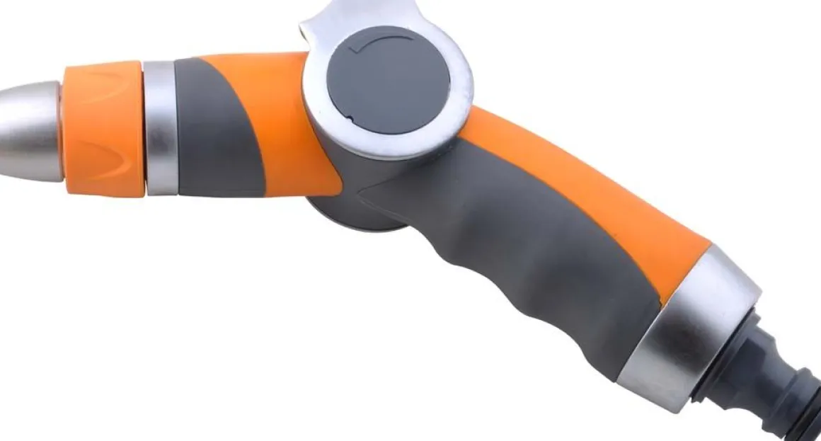 Vendita online di PISTOLA A SPRUZZO REGOLABILE IN METALLO + VALVOLA FLUSSO