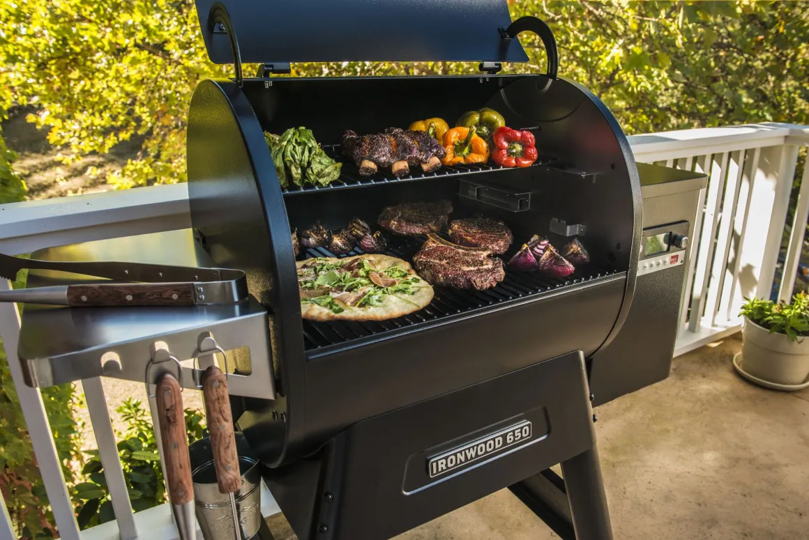 Vendita online di TRAEGER - BARBECUE A PELLET IRONWOOD 650
