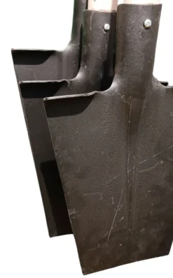 Vendita online di VANGA FORGIATA RETTANGOLARE IN FERRO NERO CON MANICO NATURALE