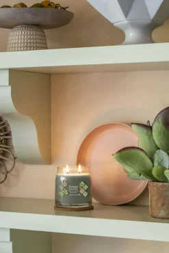 YANKEE CANDLE - GIARA MEDIA 2 STOPPINI OLIVE AND CYPRESS: vendita online YANKEE CANDLE - GIARA MEDIA 2 STOPPINI OLIVE AND CYPRESS in offerta
