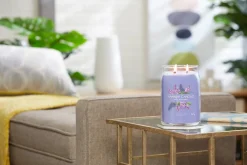 YANKEE CANDLE - GIARA GRANDE 2 STOPPINI LILAC BLOSSOMS: vendita online YANKEE CANDLE - GIARA GRANDE 2 STOPPINI LILAC BLOSSOMS in offerta